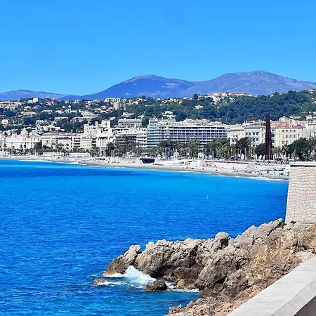Le Saint Honore A 500 Metres A Pied De La