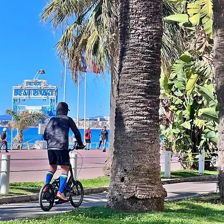 Le Saint Honore A 500 Metres A Pied De La