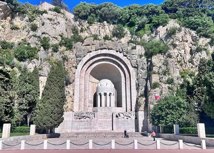 Le Saint Honore A 500 Metres A Pied De La